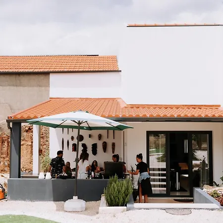 Сasa de vacaciones Pool Oasis With Private Parking- Modern Country Vigia 8 *