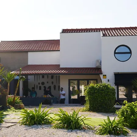 Сasa de vacaciones Pool Oasis With Private Parking- Modern Country Vigia 8 Matacaes